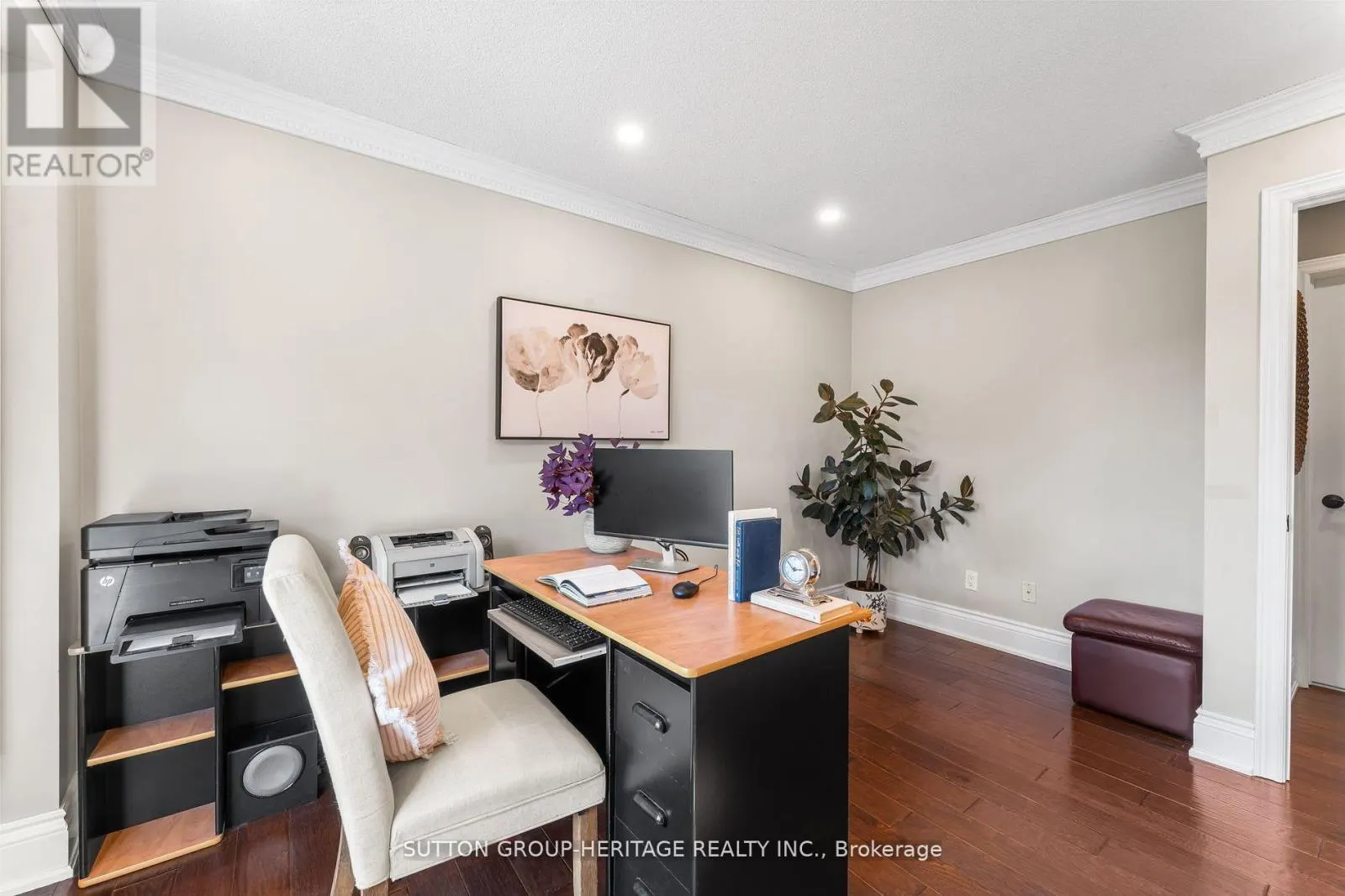 2300 ABBOTT CRESCENT