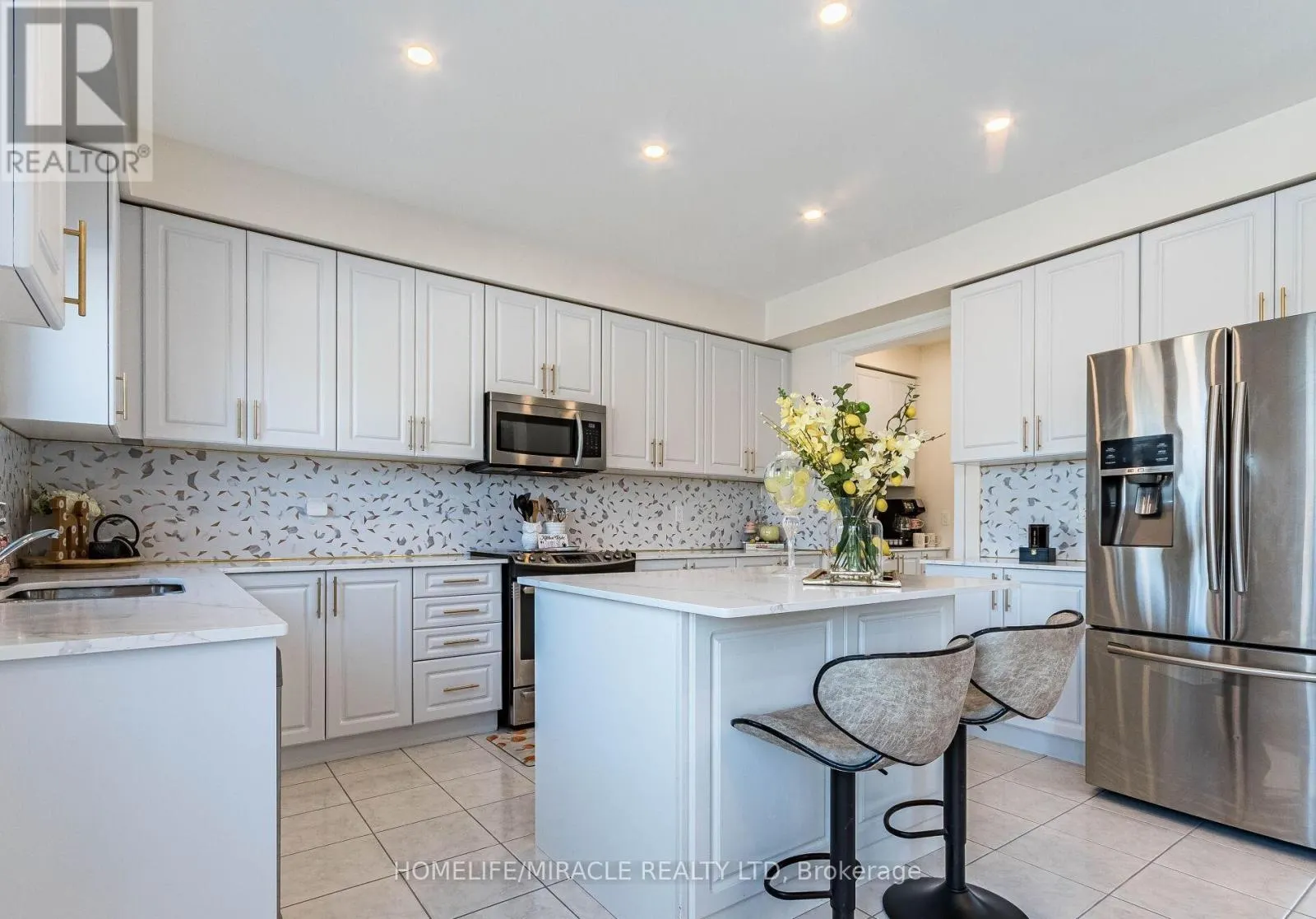 10 BUCKLES COURT
