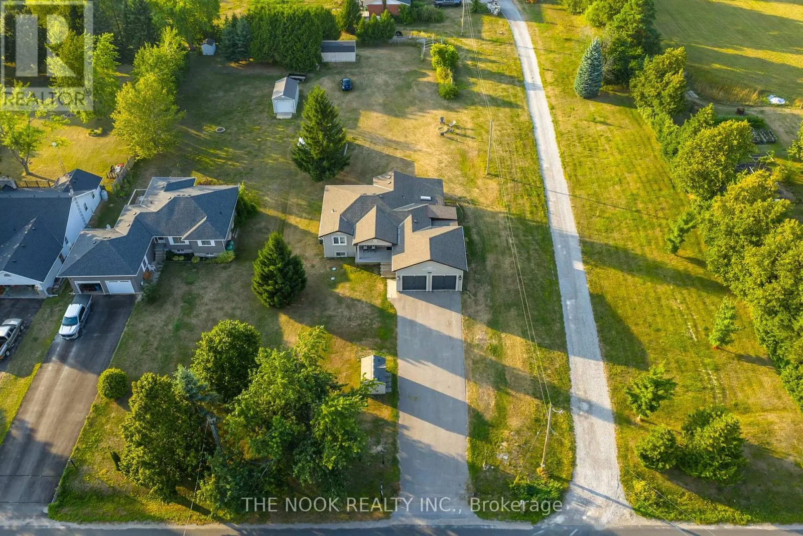 2943 PINE POINT ROAD