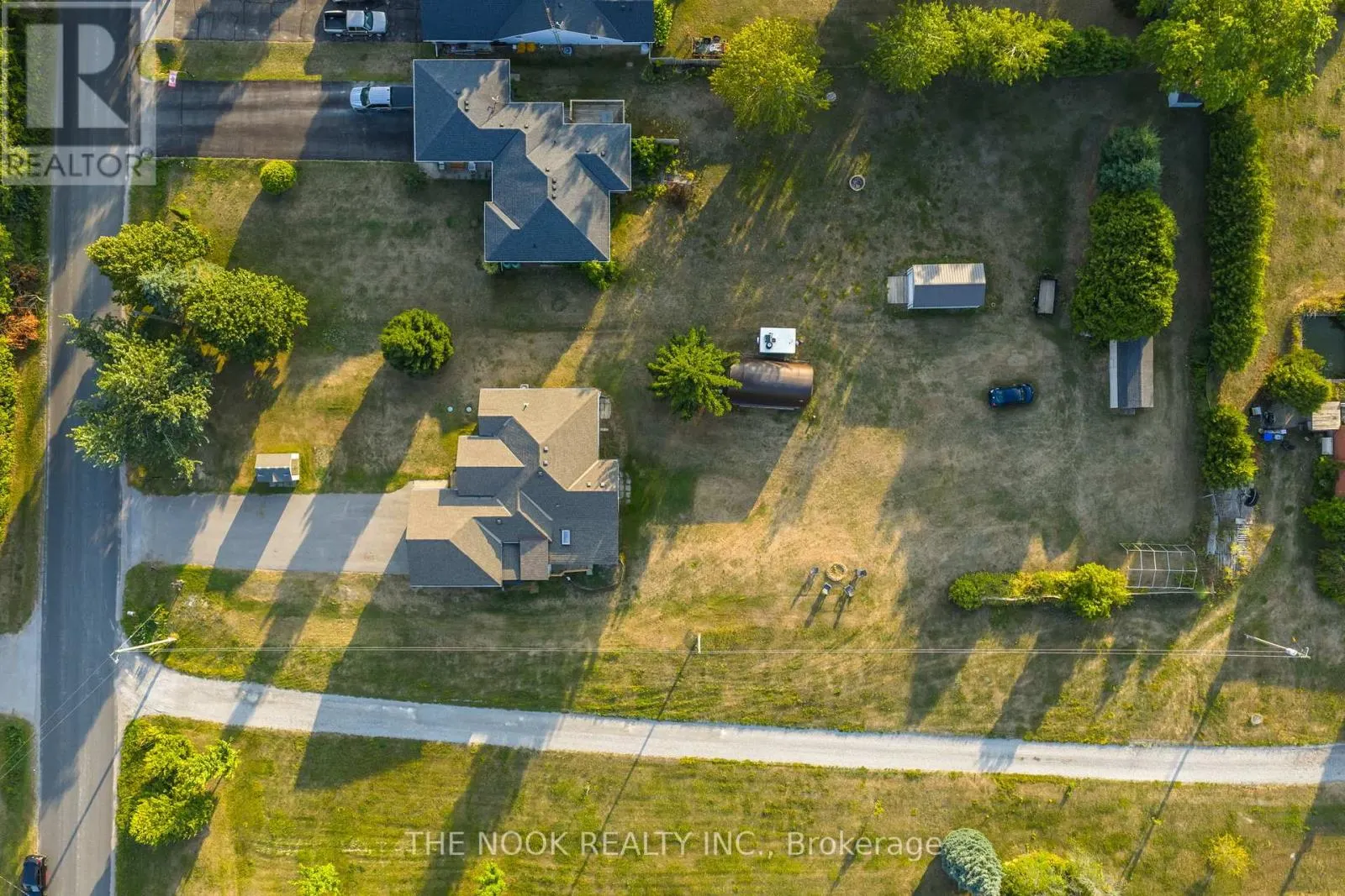 2943 PINE POINT ROAD