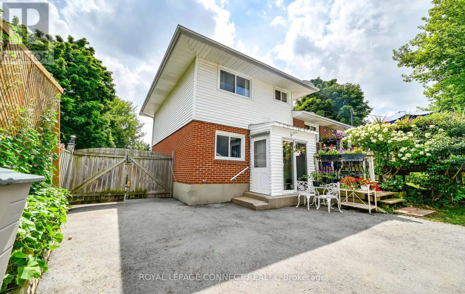 612 MAPLE STREET W