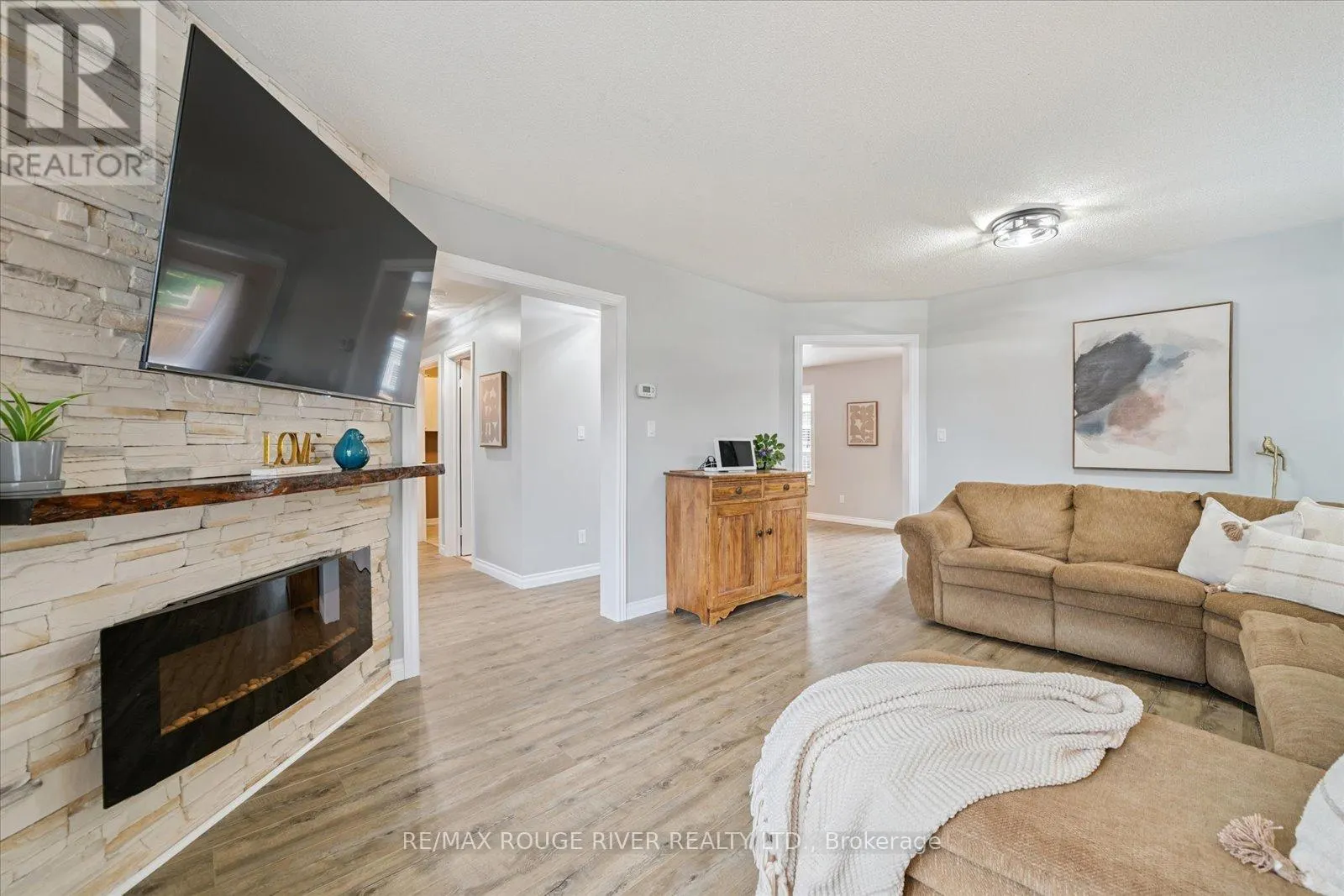 53 ERIC CLARKE DRIVE