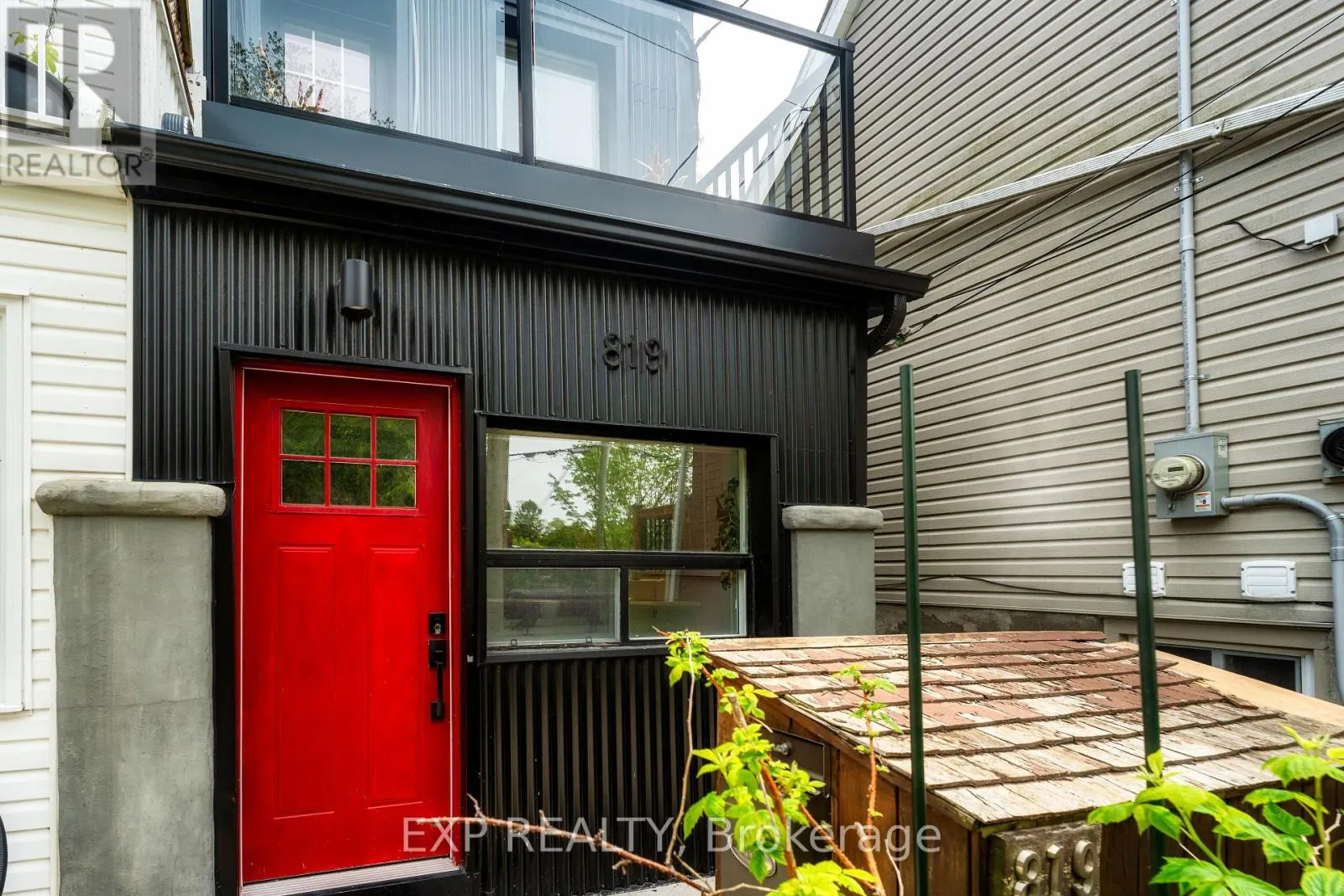 819 CRAVEN ROAD