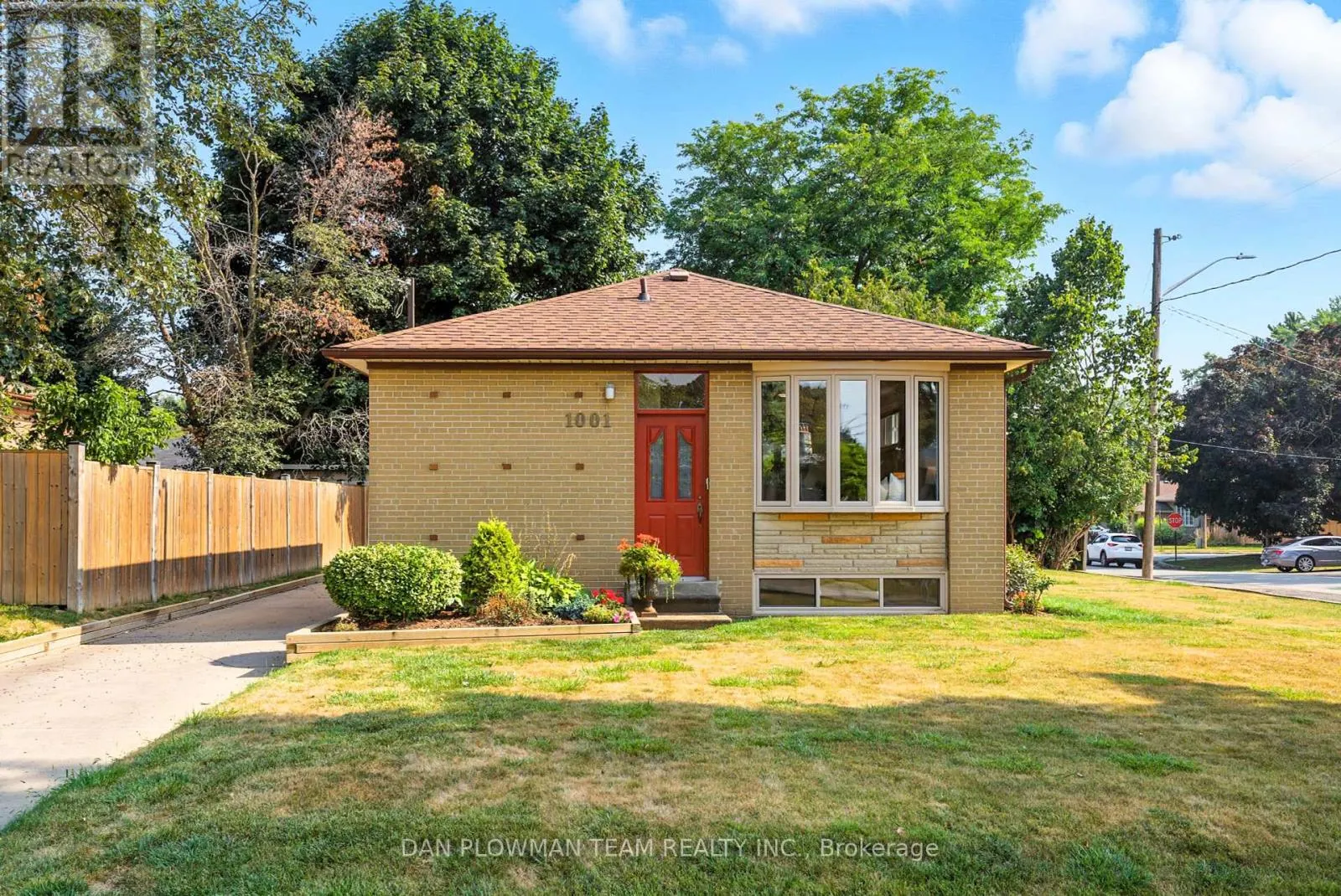 1001 WARDMAN CRESCENT