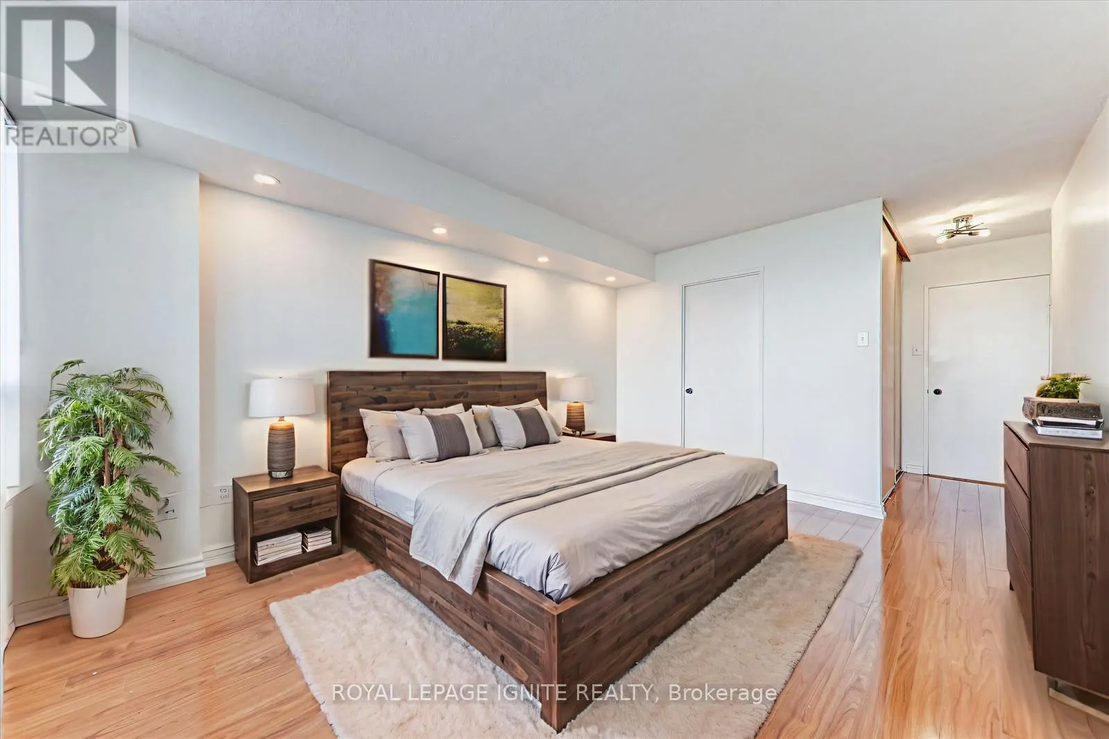 1801 - 330 ALTON TOWERS CIRCLE
