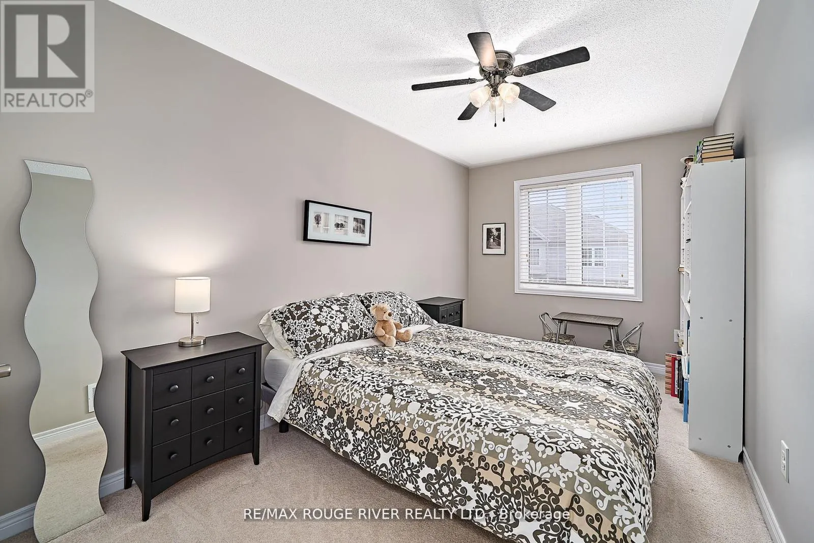 26 LANDER CRESCENT