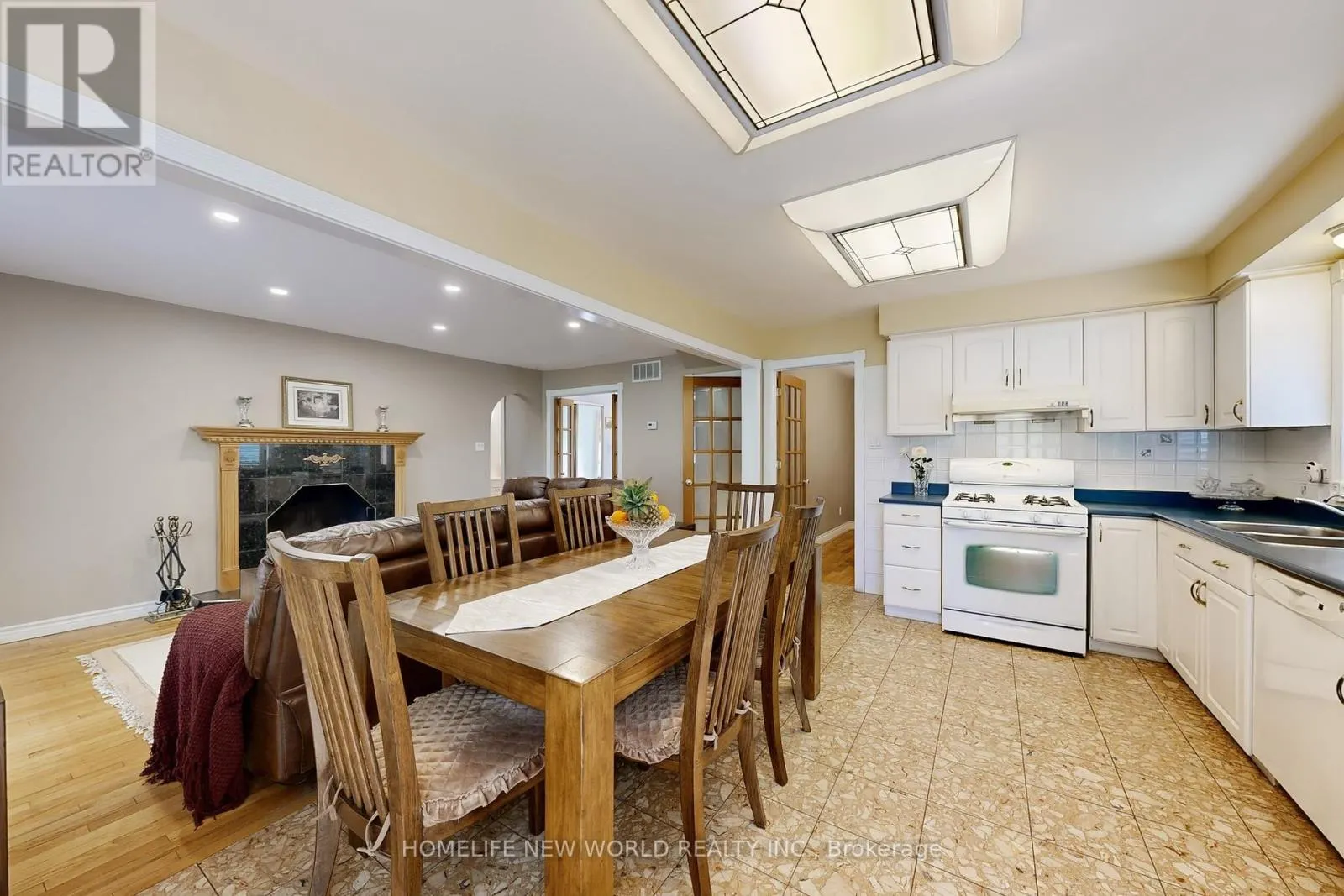 781 HUNTINGWOOD DRIVE
