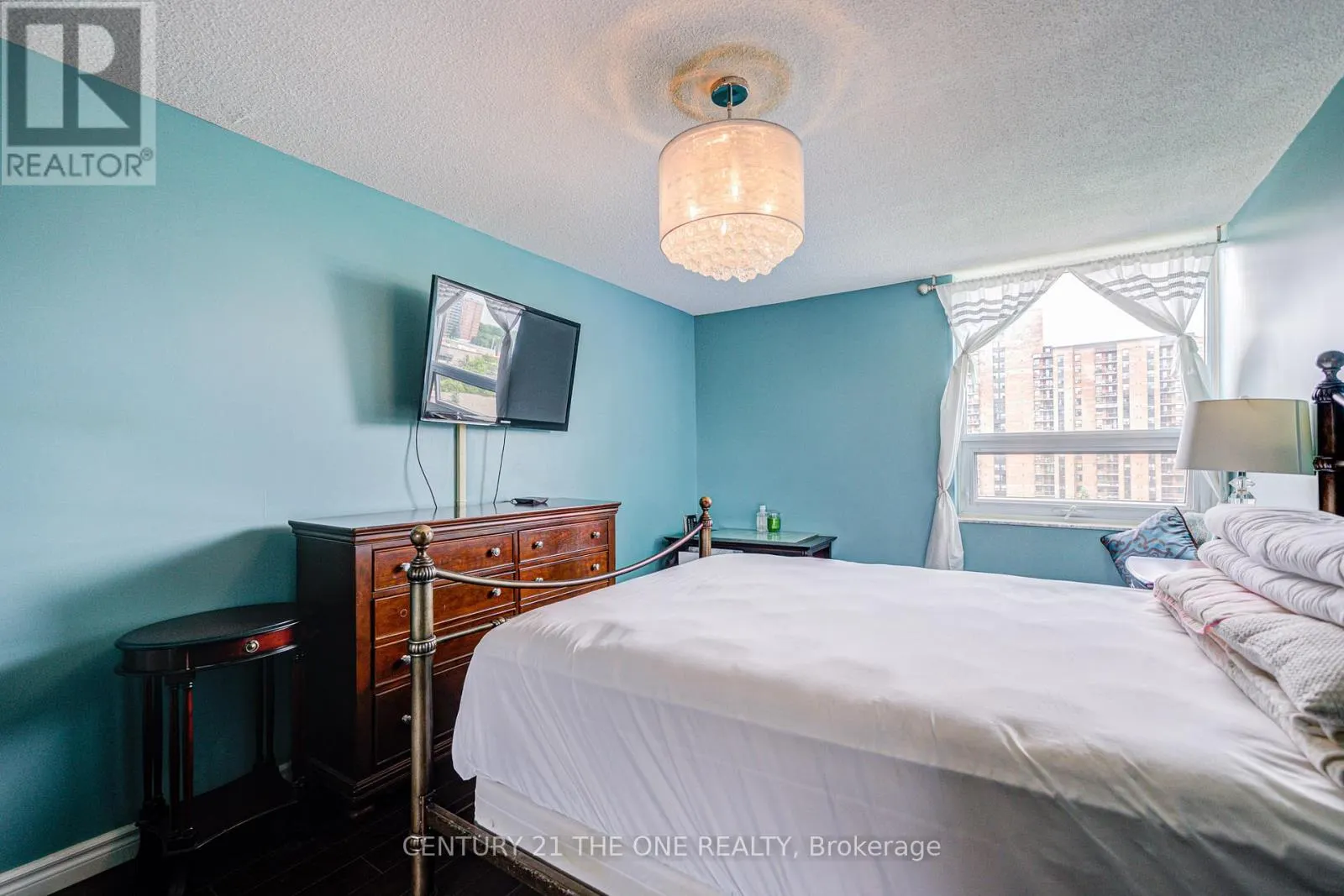 808 - 121 LING ROAD