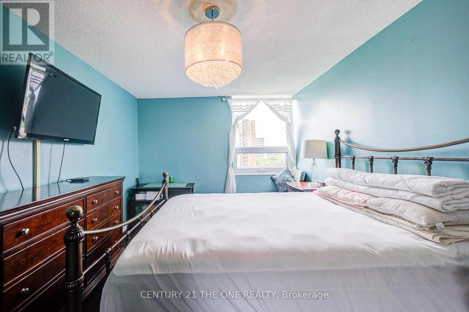 808 - 121 LING ROAD
