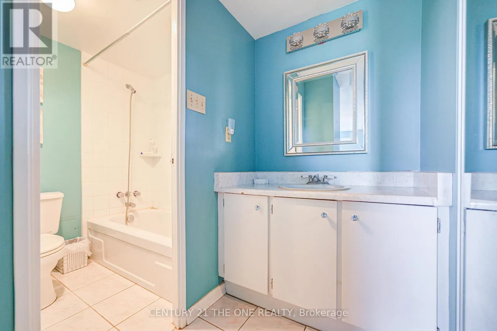 808 - 121 LING ROAD
