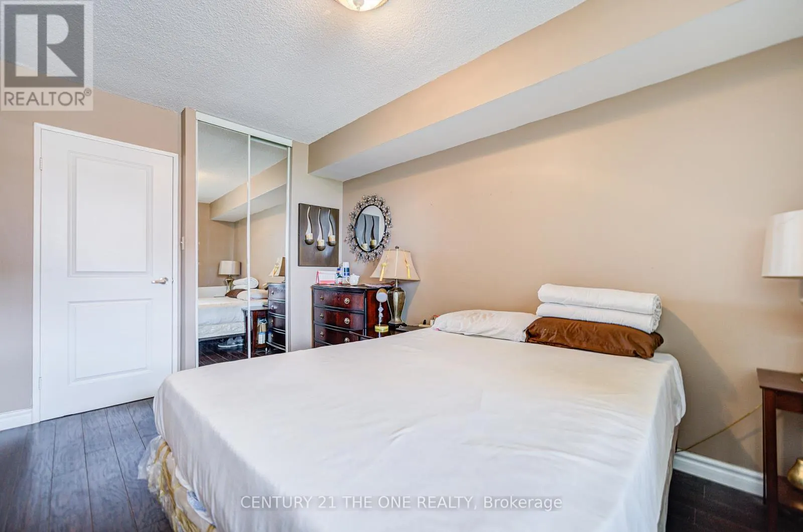 808 - 121 LING ROAD