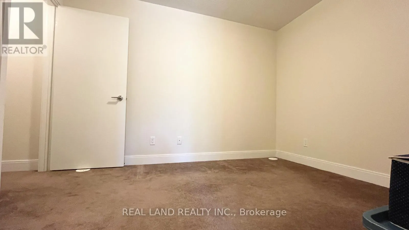 11 - 310 VILLAGE GREEN SQUARE E
