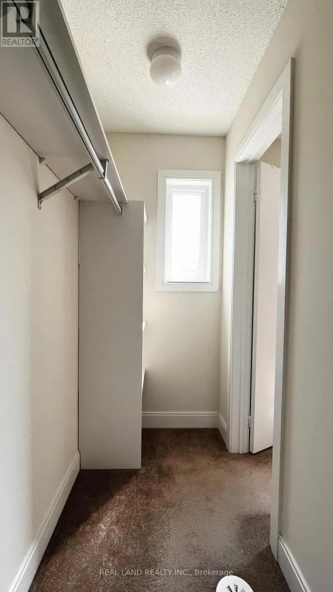 11 - 310 VILLAGE GREEN SQUARE E