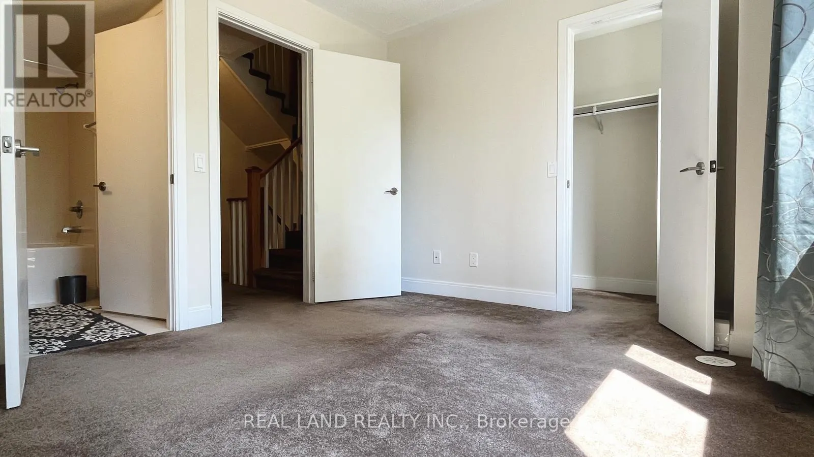 11 - 310 VILLAGE GREEN SQUARE E