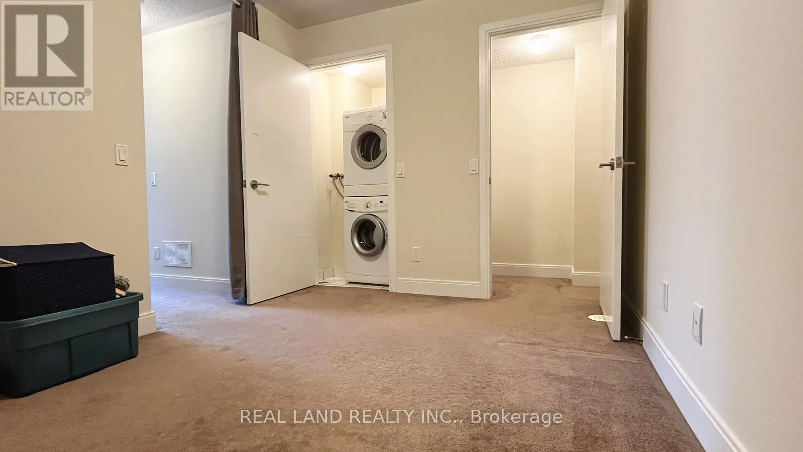11 - 310 VILLAGE GREEN SQUARE E