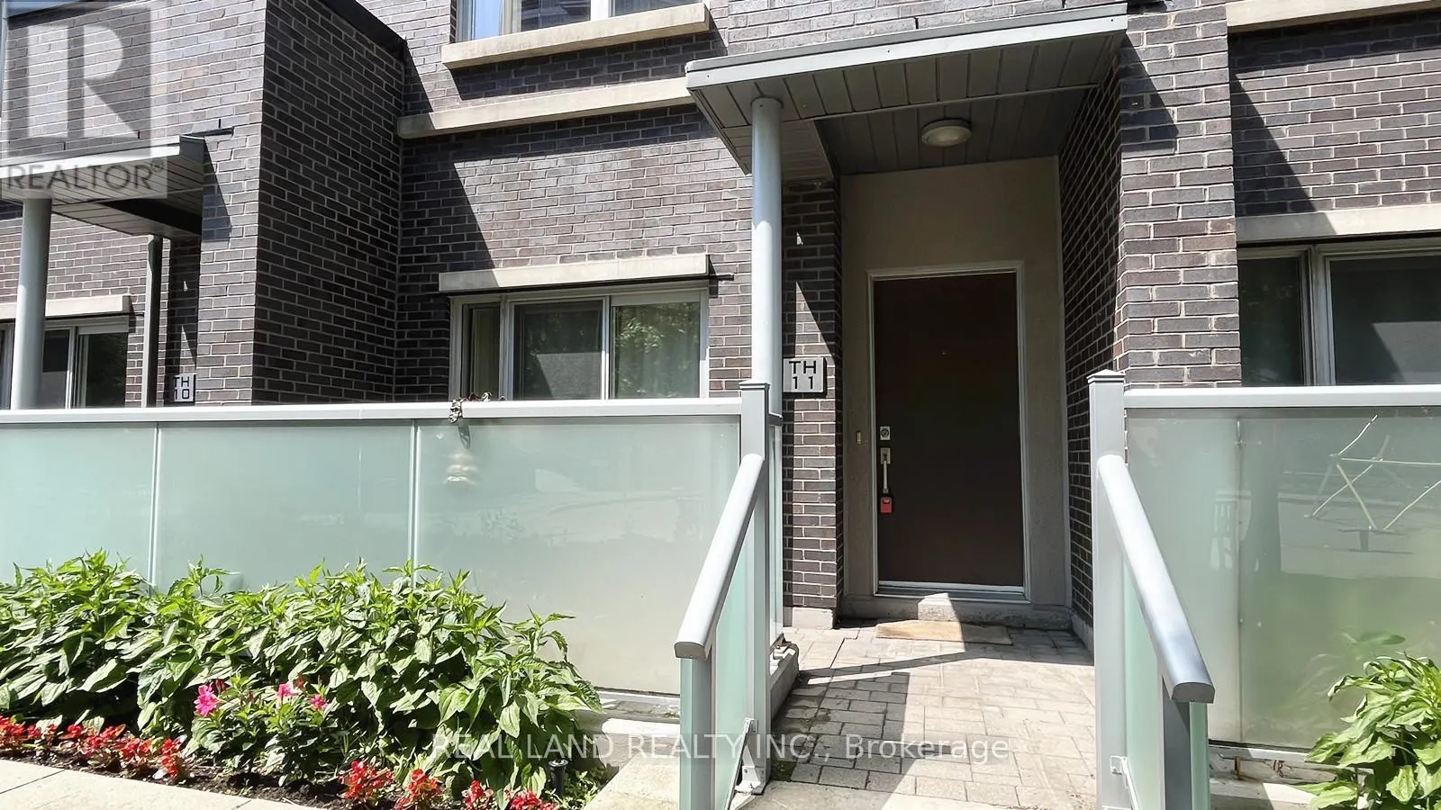 11 - 310 VILLAGE GREEN SQUARE E