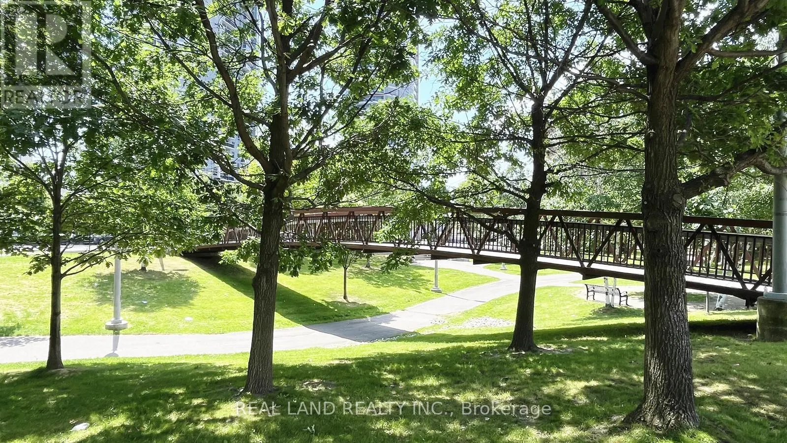 11 - 310 VILLAGE GREEN SQUARE E