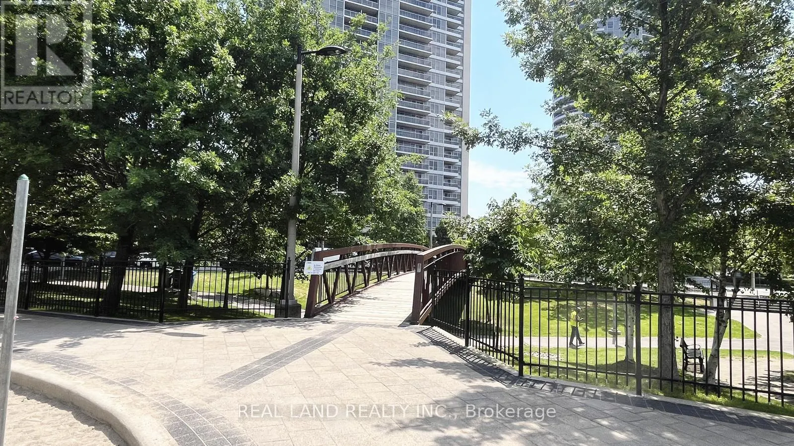 11 - 310 VILLAGE GREEN SQUARE E