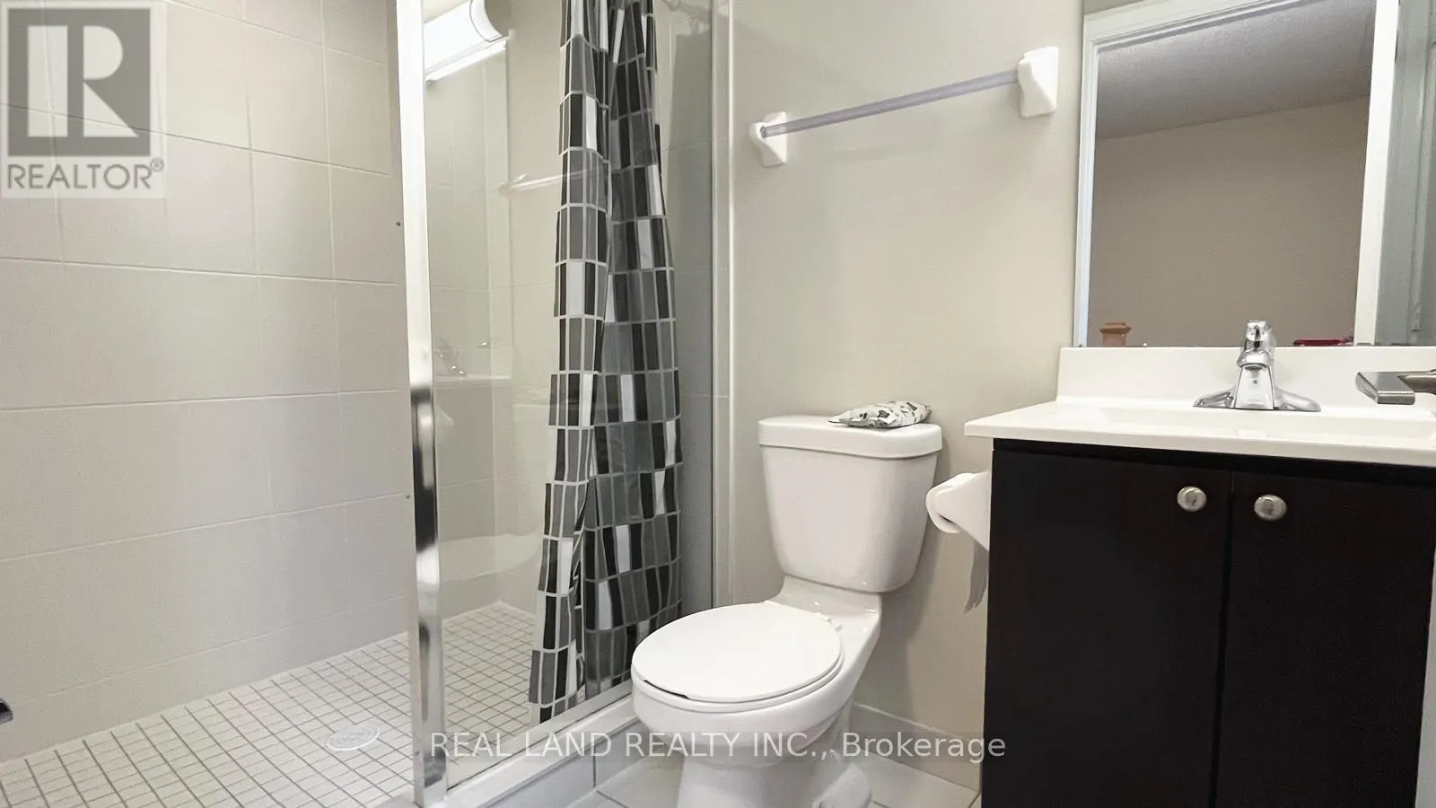 11 - 310 VILLAGE GREEN SQUARE E