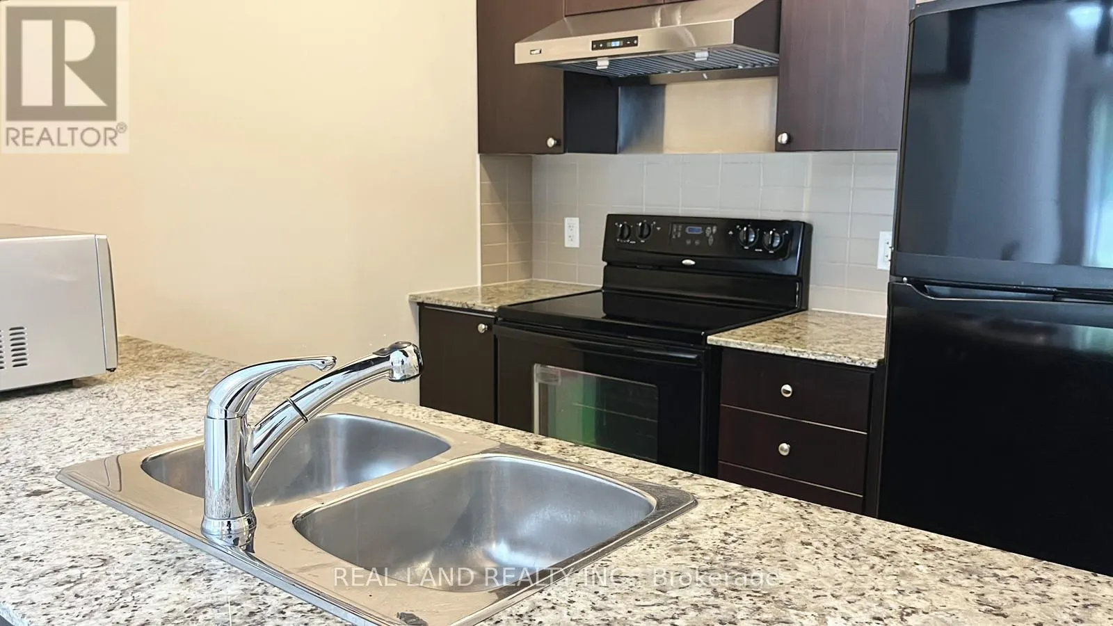 11 - 310 VILLAGE GREEN SQUARE E