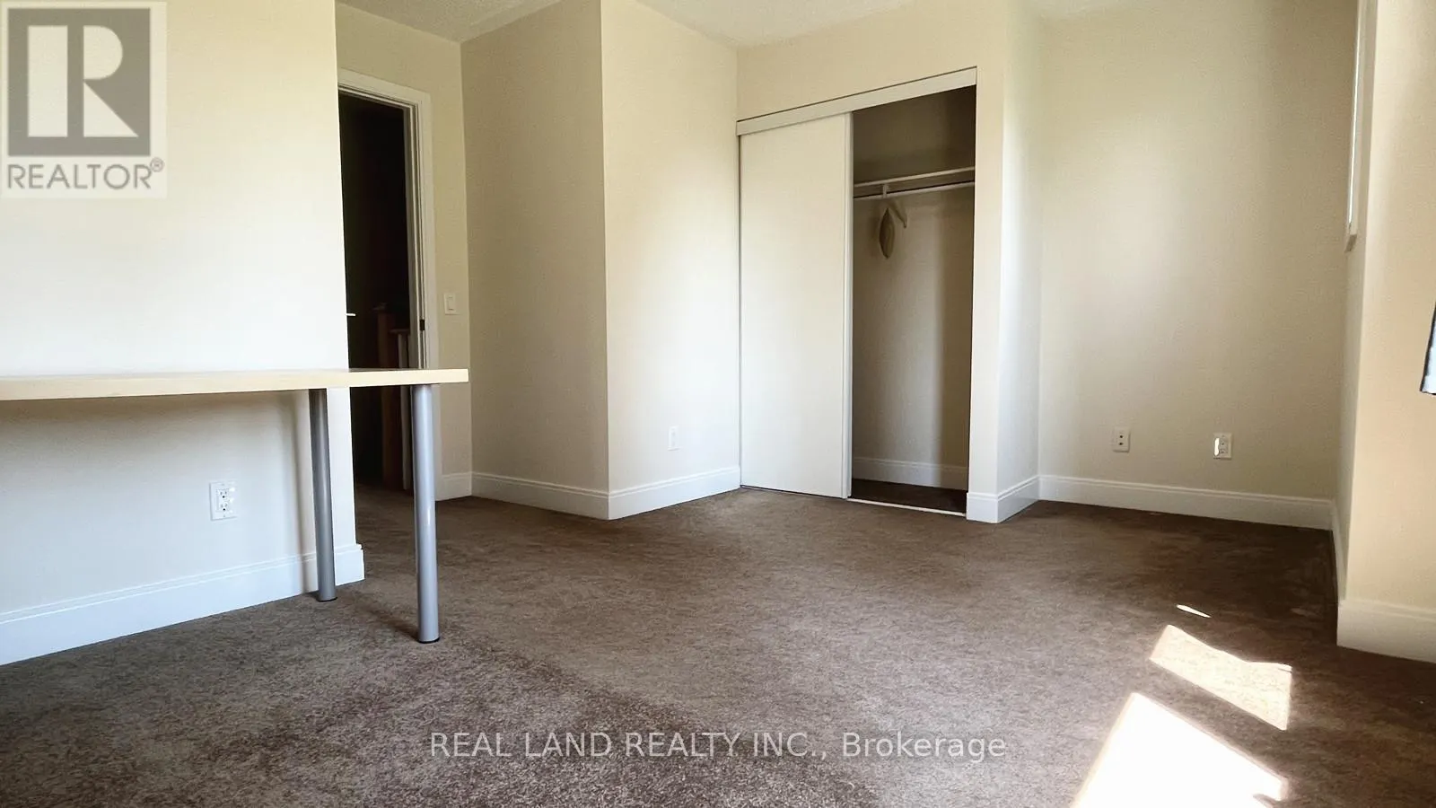 11 - 310 VILLAGE GREEN SQUARE E