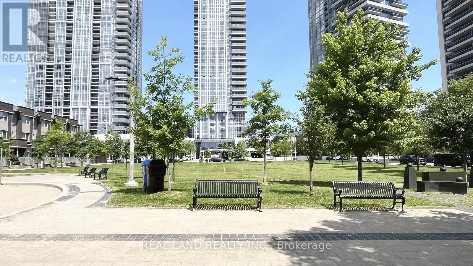 11 - 310 VILLAGE GREEN SQUARE E