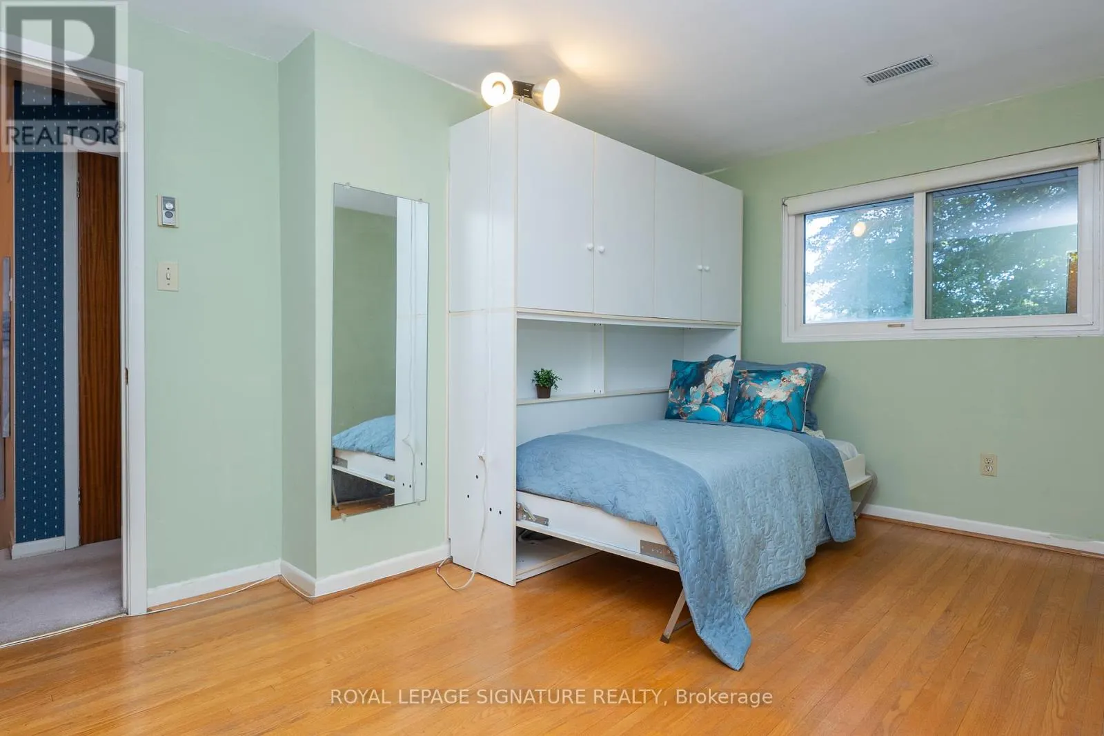 19 CASTLEMERE CRESCENT