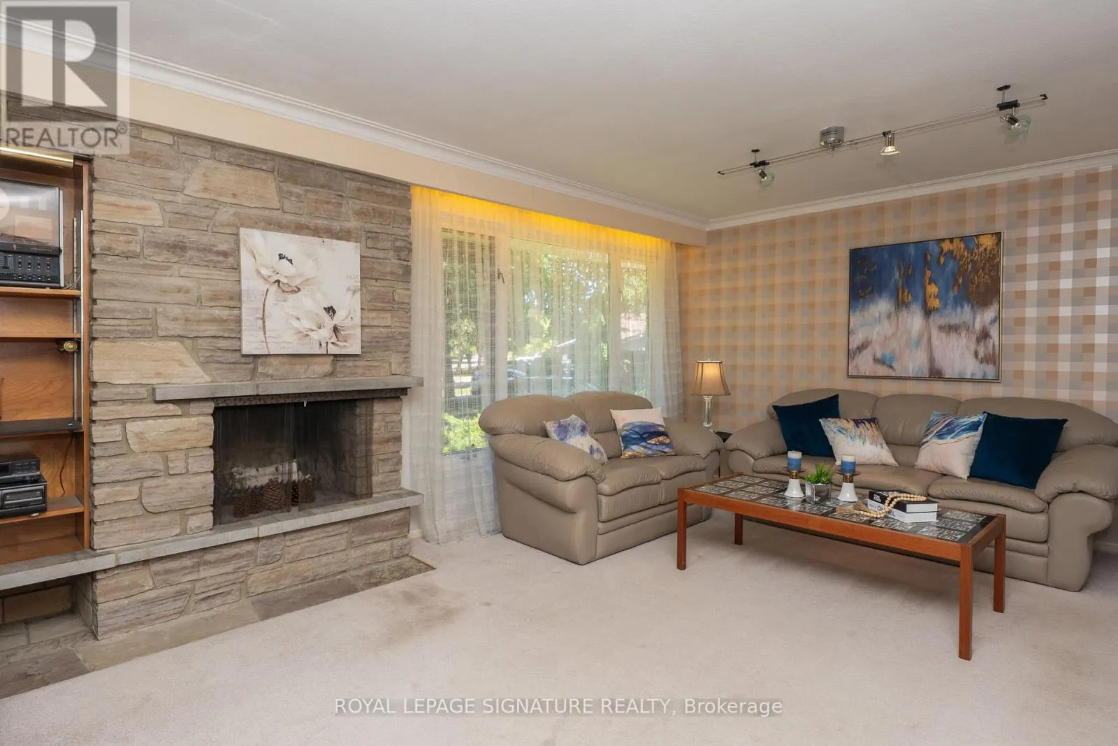19 CASTLEMERE CRESCENT