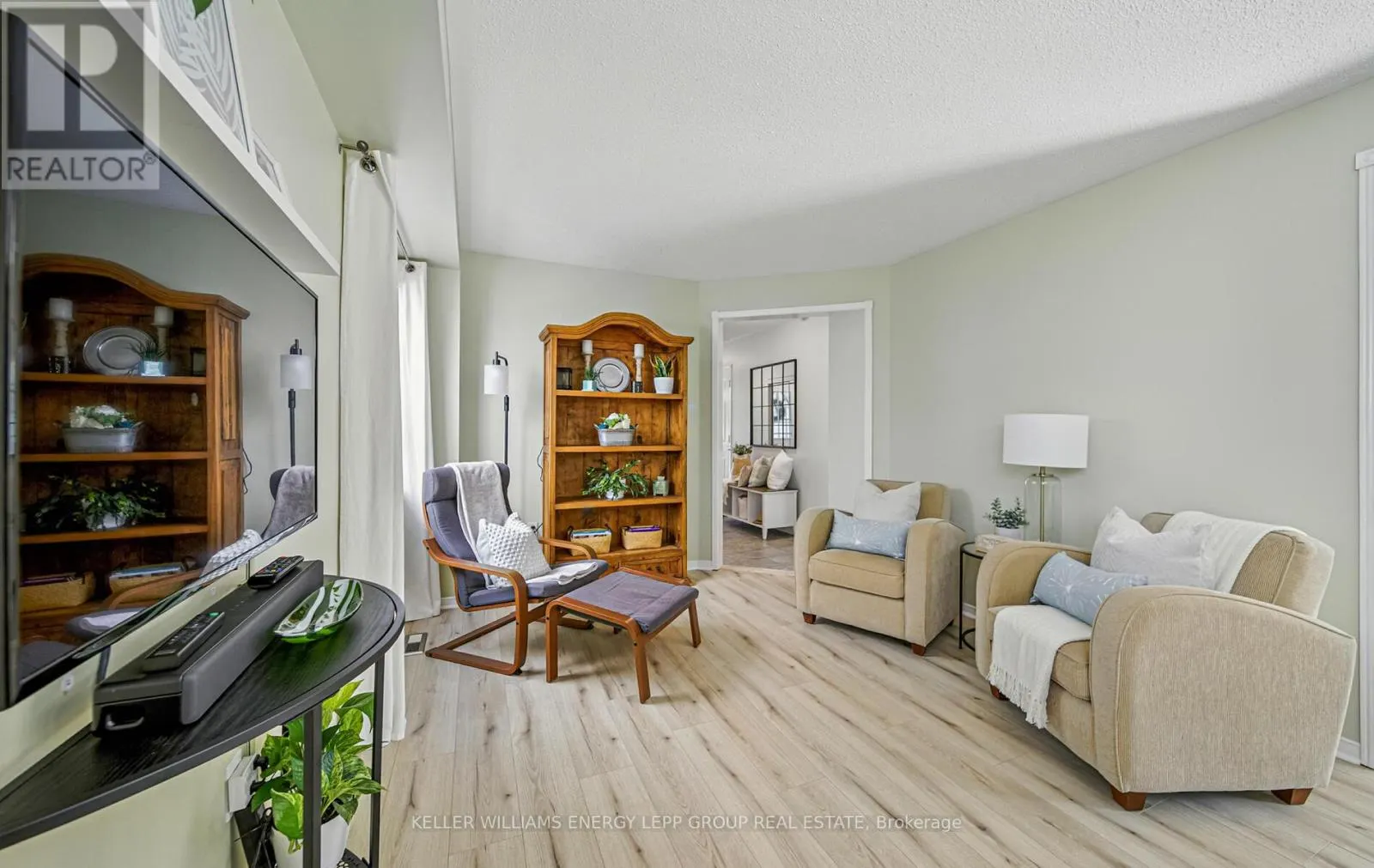 17 BEAUMARIS CRESCENT