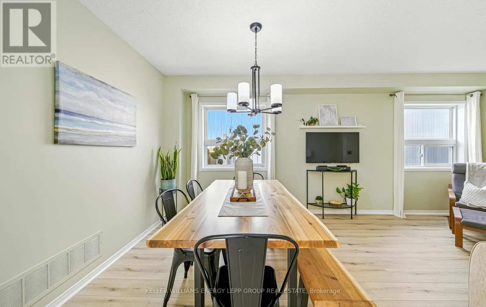 17 BEAUMARIS CRESCENT