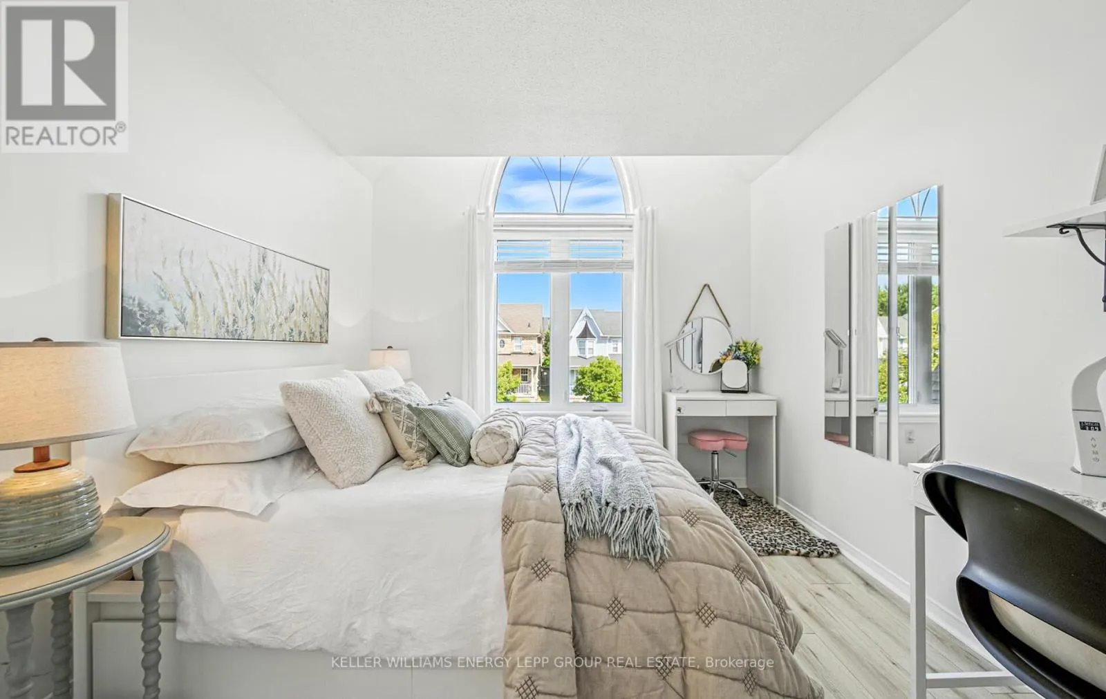 17 BEAUMARIS CRESCENT