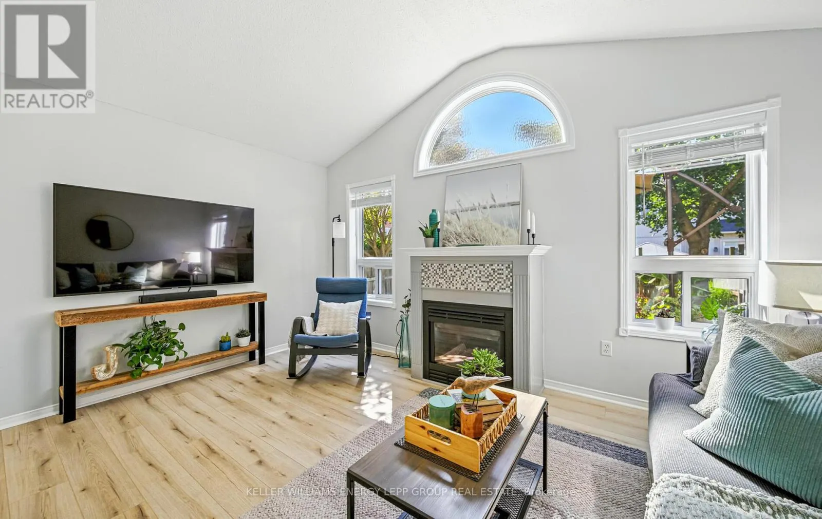 17 BEAUMARIS CRESCENT