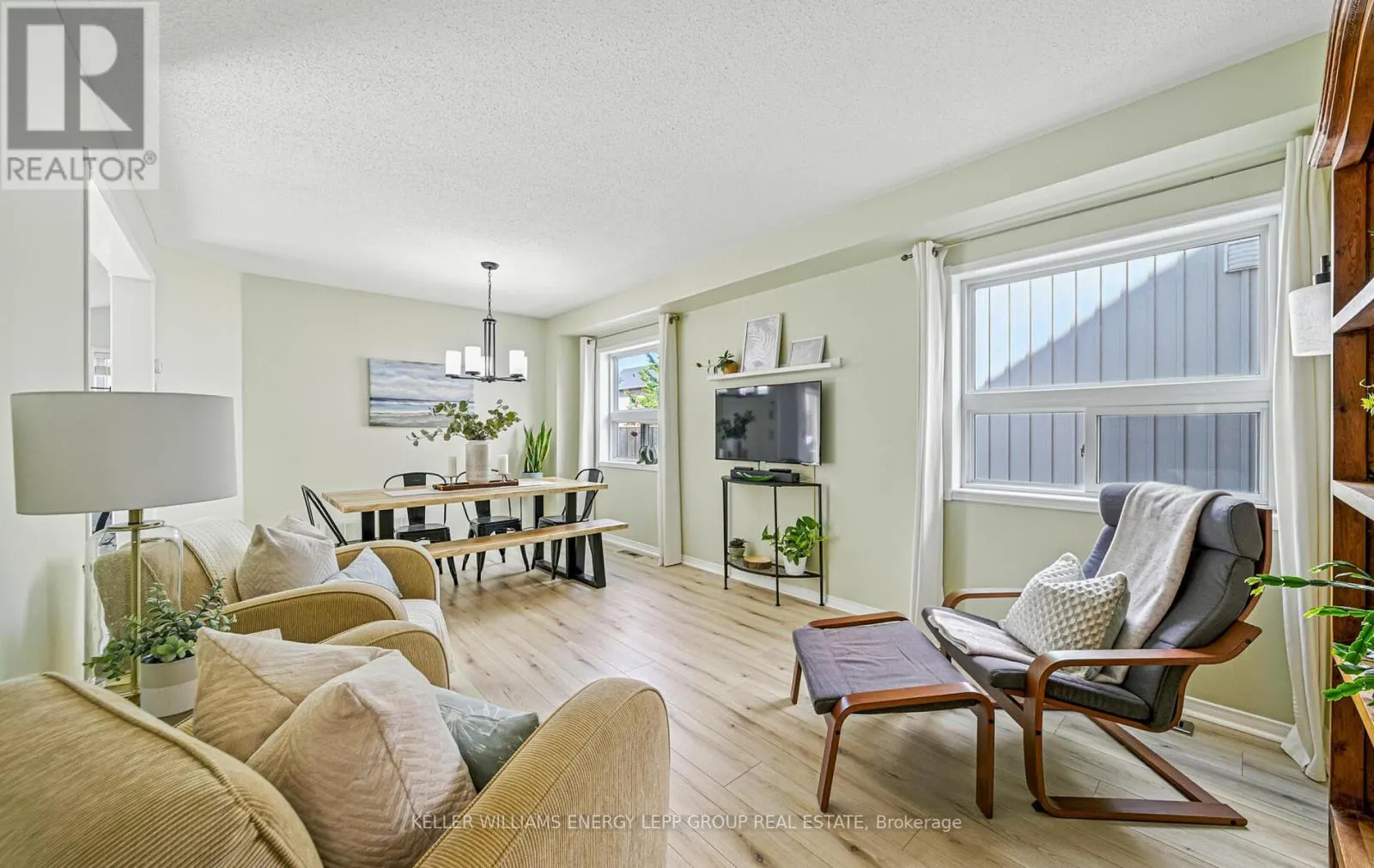 17 BEAUMARIS CRESCENT