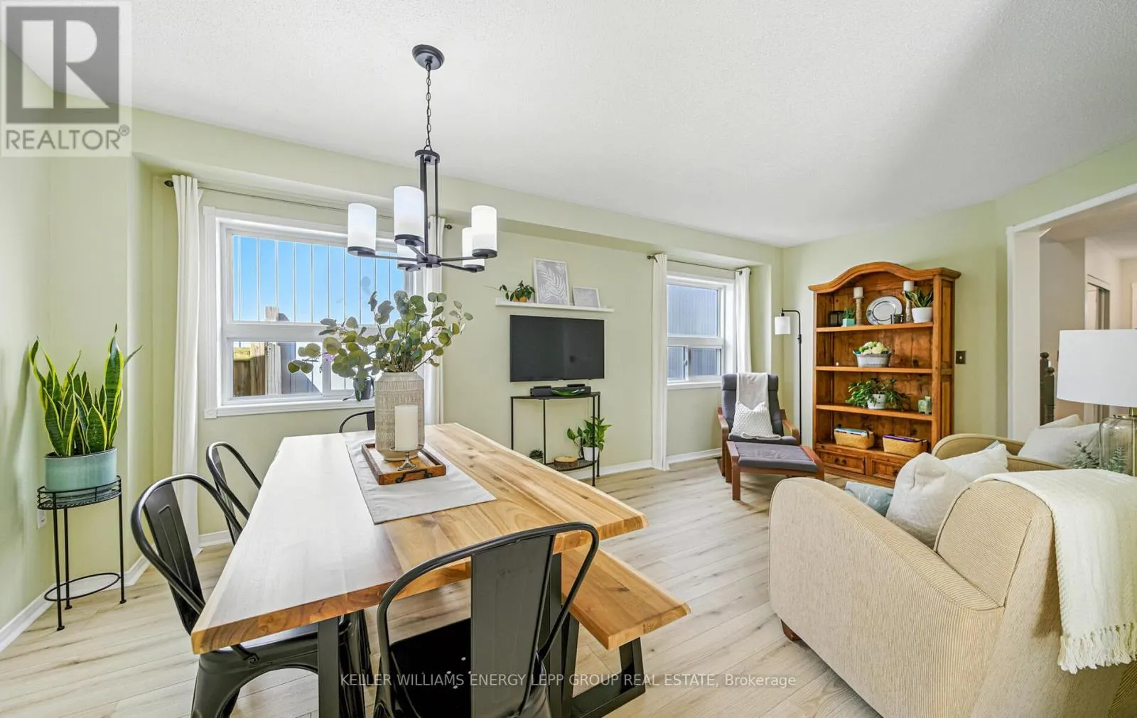 17 BEAUMARIS CRESCENT