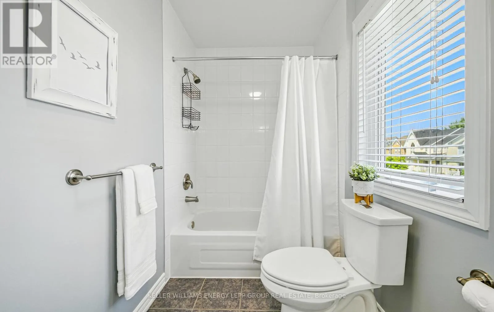 17 BEAUMARIS CRESCENT