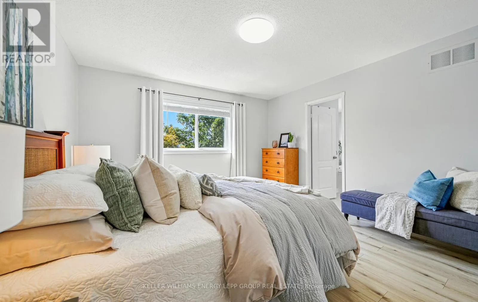 17 BEAUMARIS CRESCENT