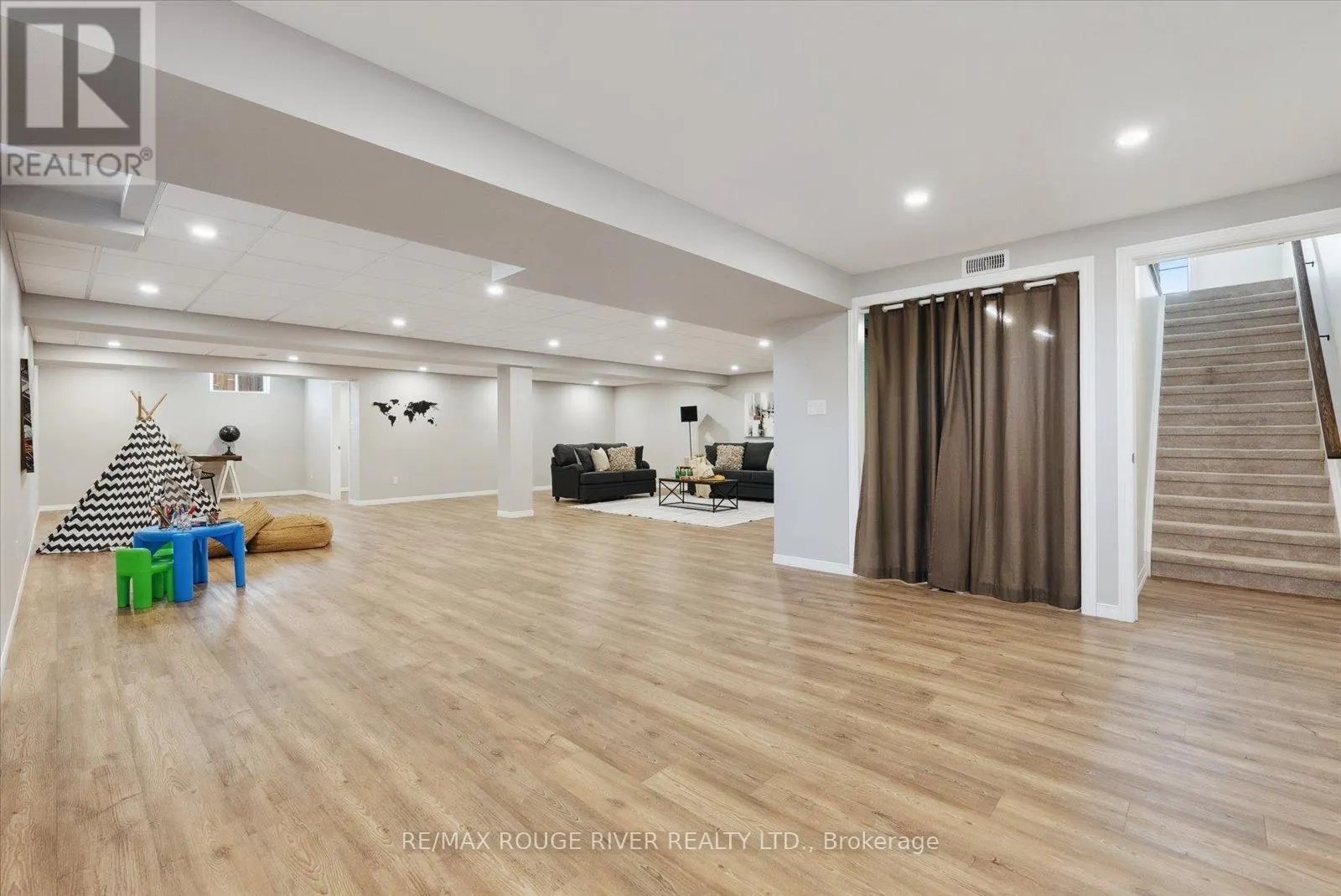 38 CHARLES TILLEY CRESCENT