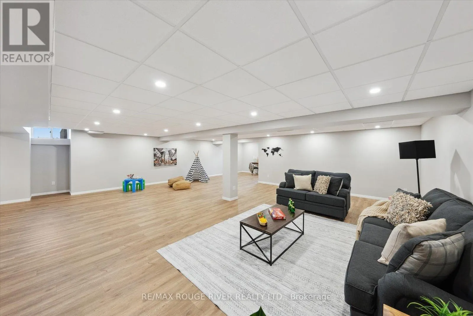 38 CHARLES TILLEY CRESCENT