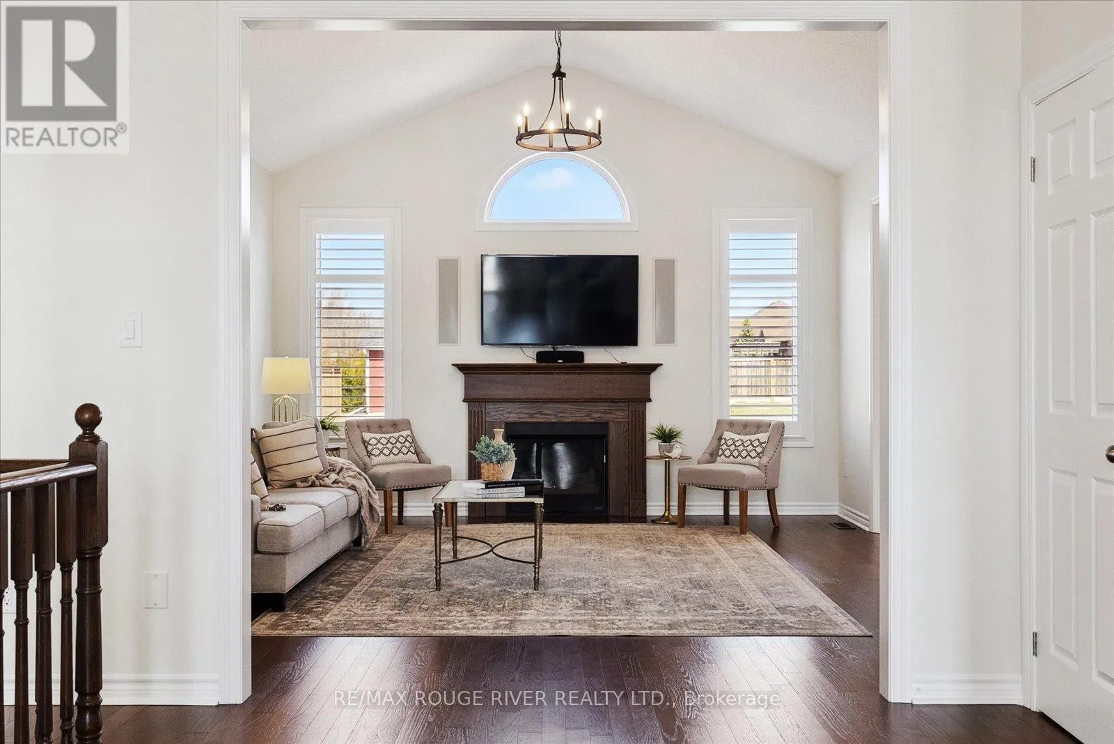 38 CHARLES TILLEY CRESCENT
