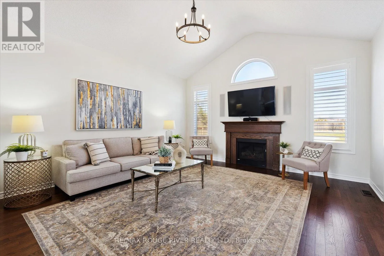 38 CHARLES TILLEY CRESCENT