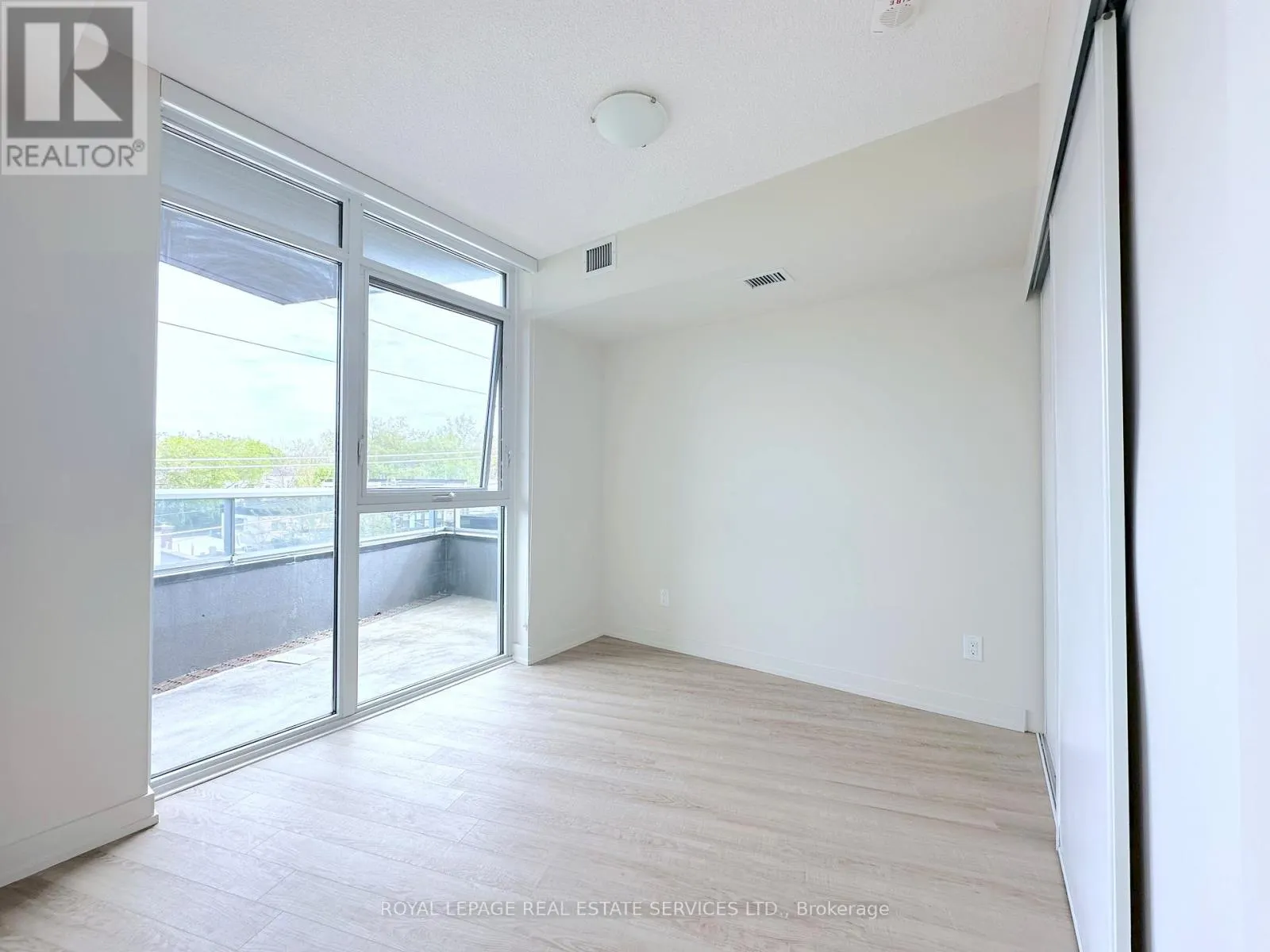 510 - 763 WOODBINE AVENUE
