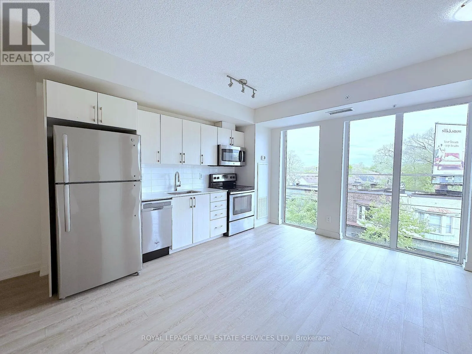 510 - 763 WOODBINE AVENUE
