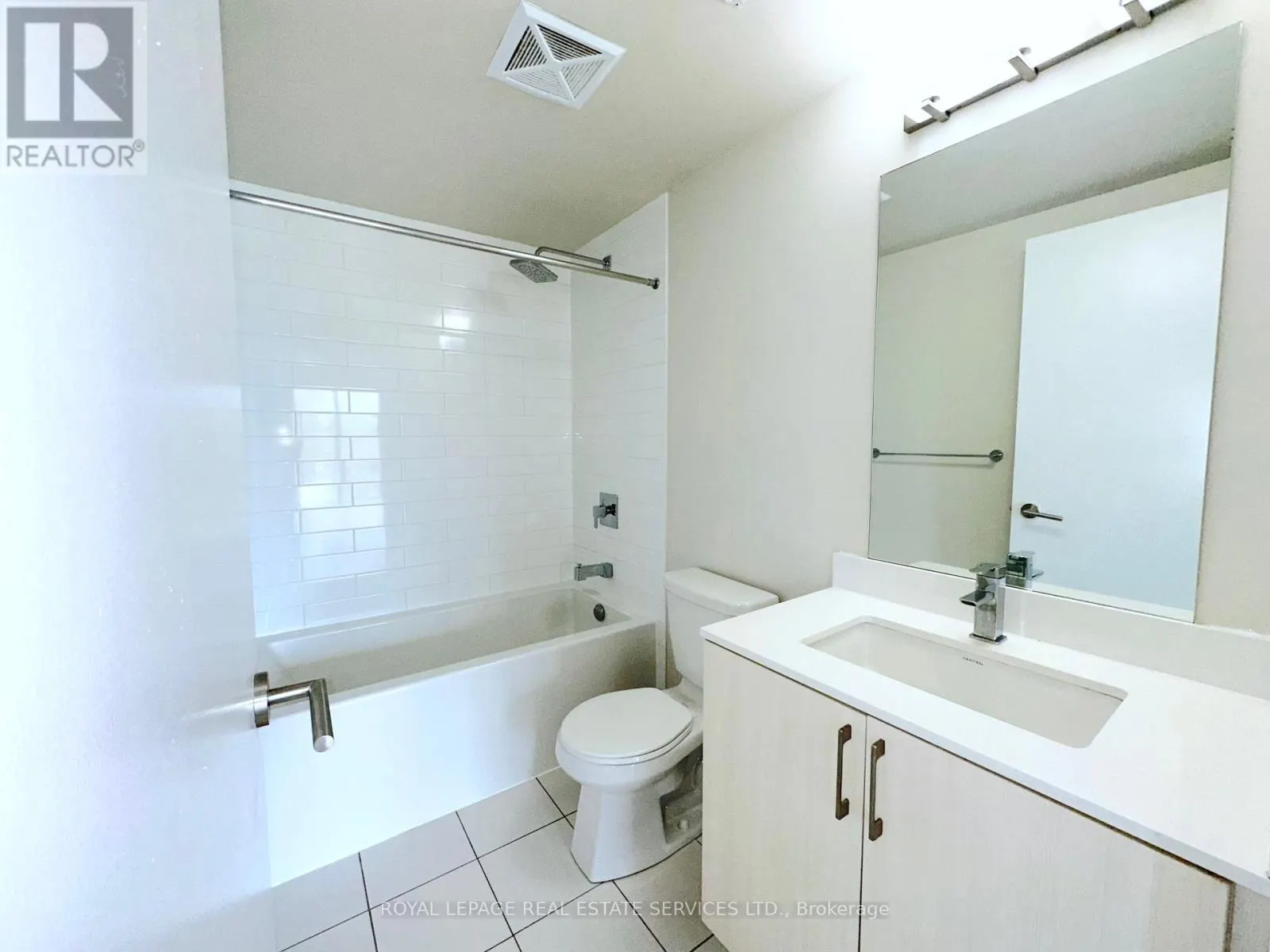 510 - 763 WOODBINE AVENUE