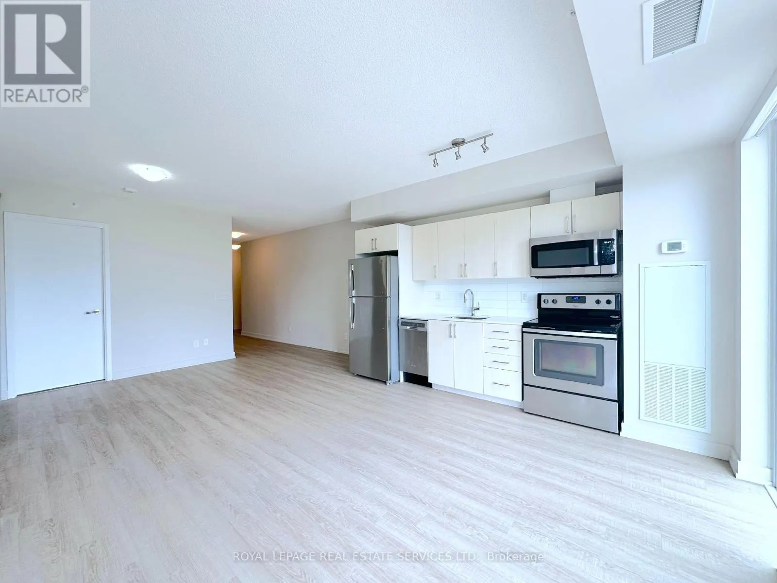 510 - 763 WOODBINE AVENUE