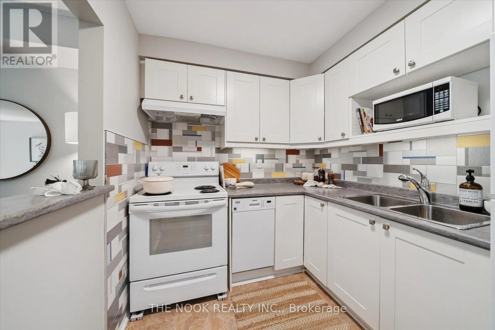36 - 905 BAYLY STREET, #36