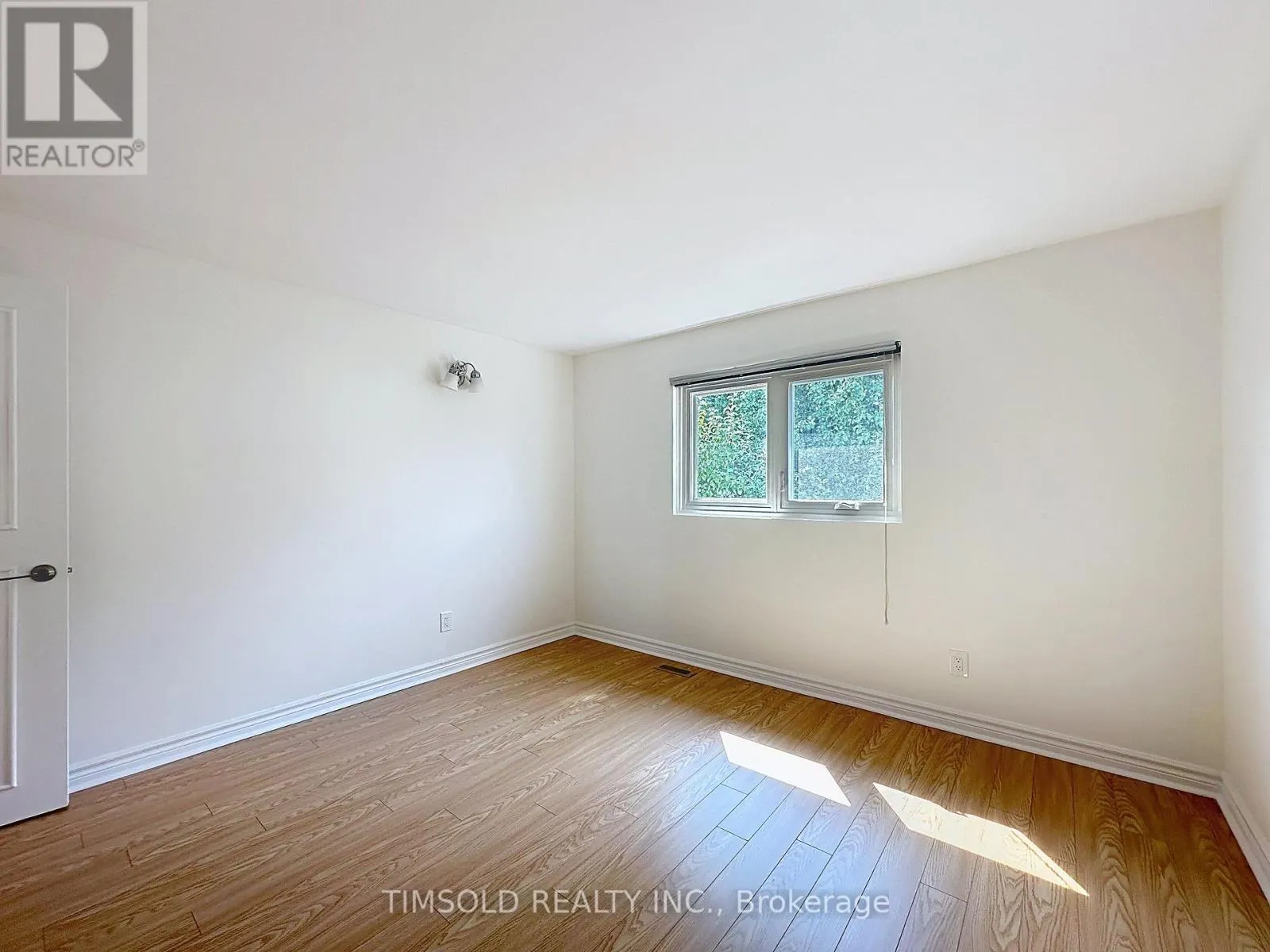 6 LOFTHOUSE SQUARE