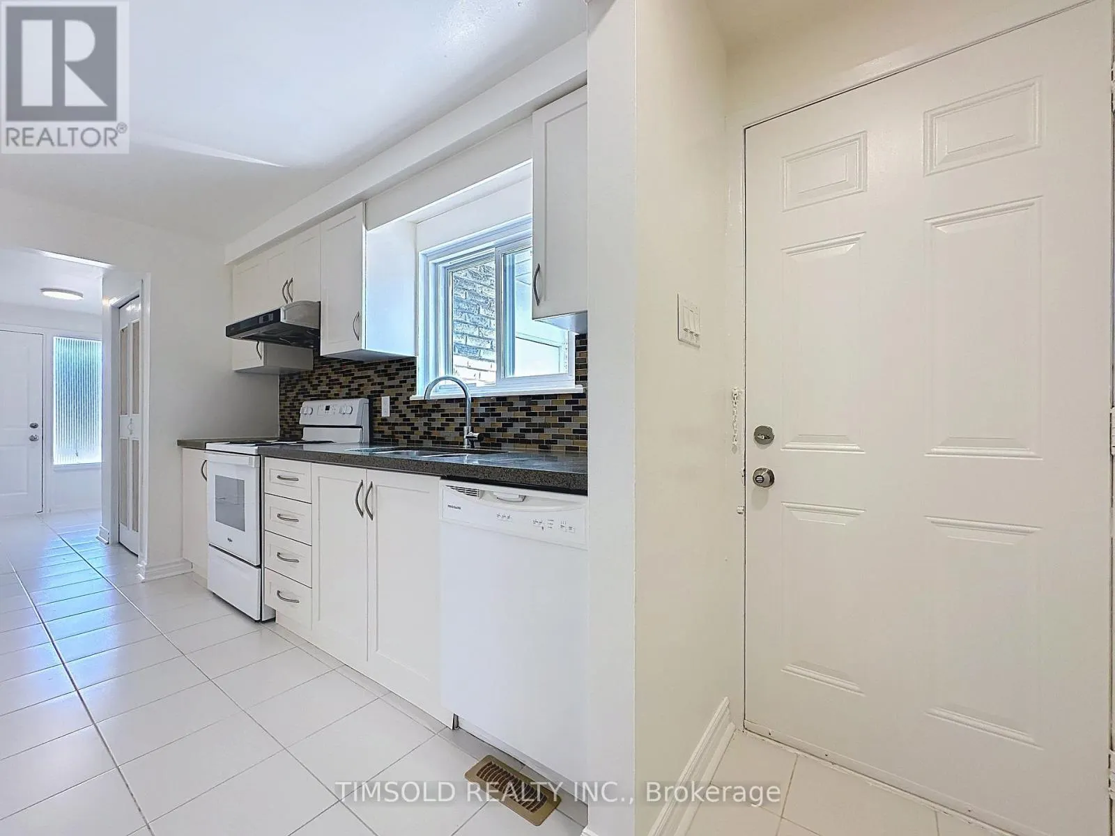 6 LOFTHOUSE SQUARE