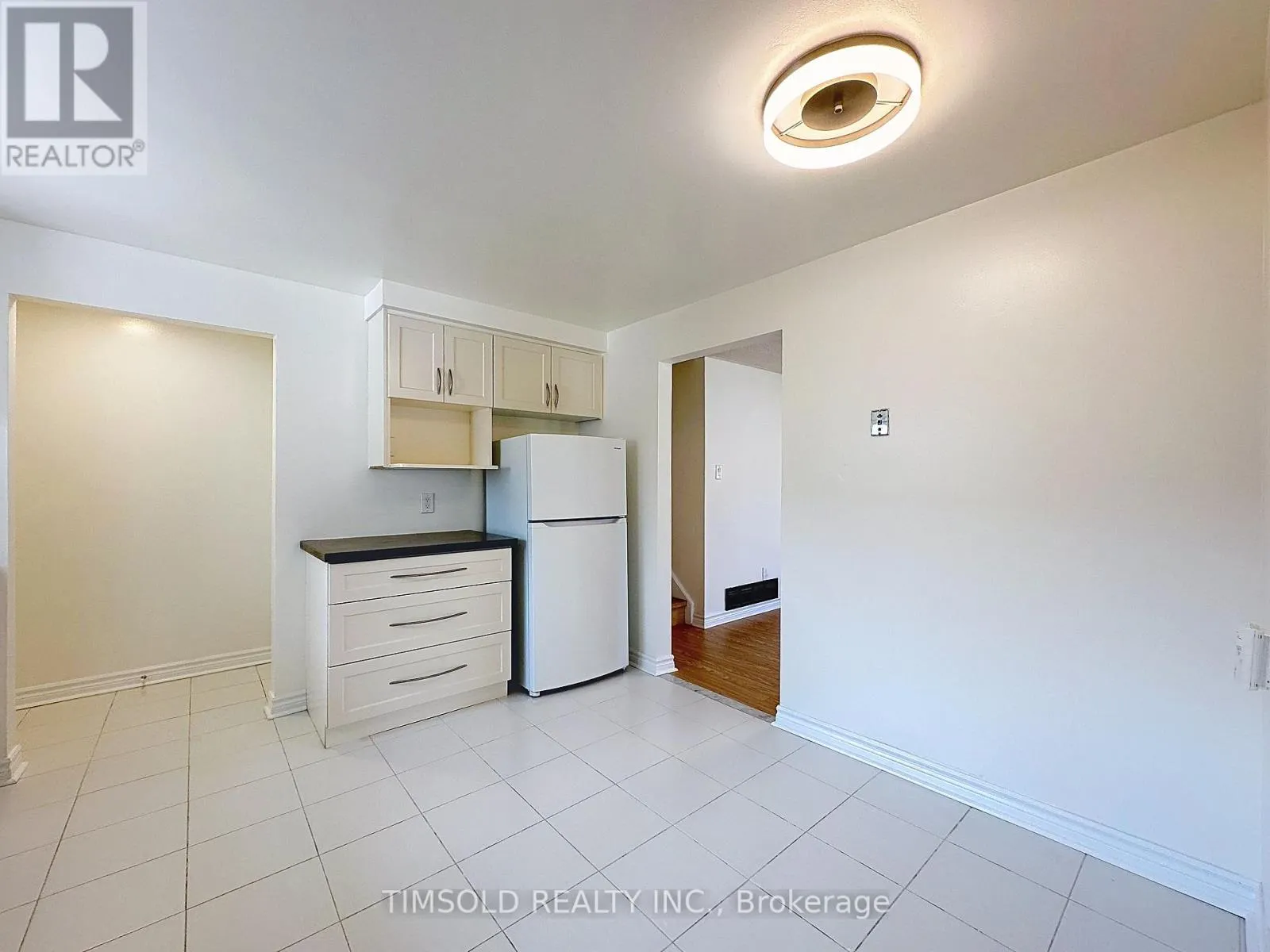 6 LOFTHOUSE SQUARE