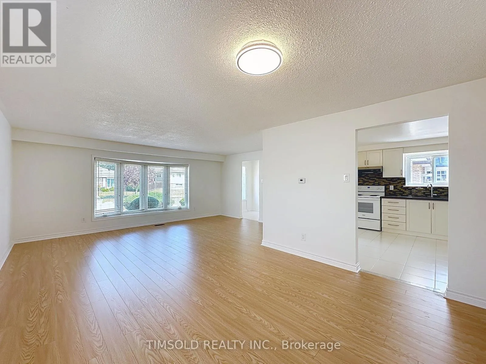 6 LOFTHOUSE SQUARE