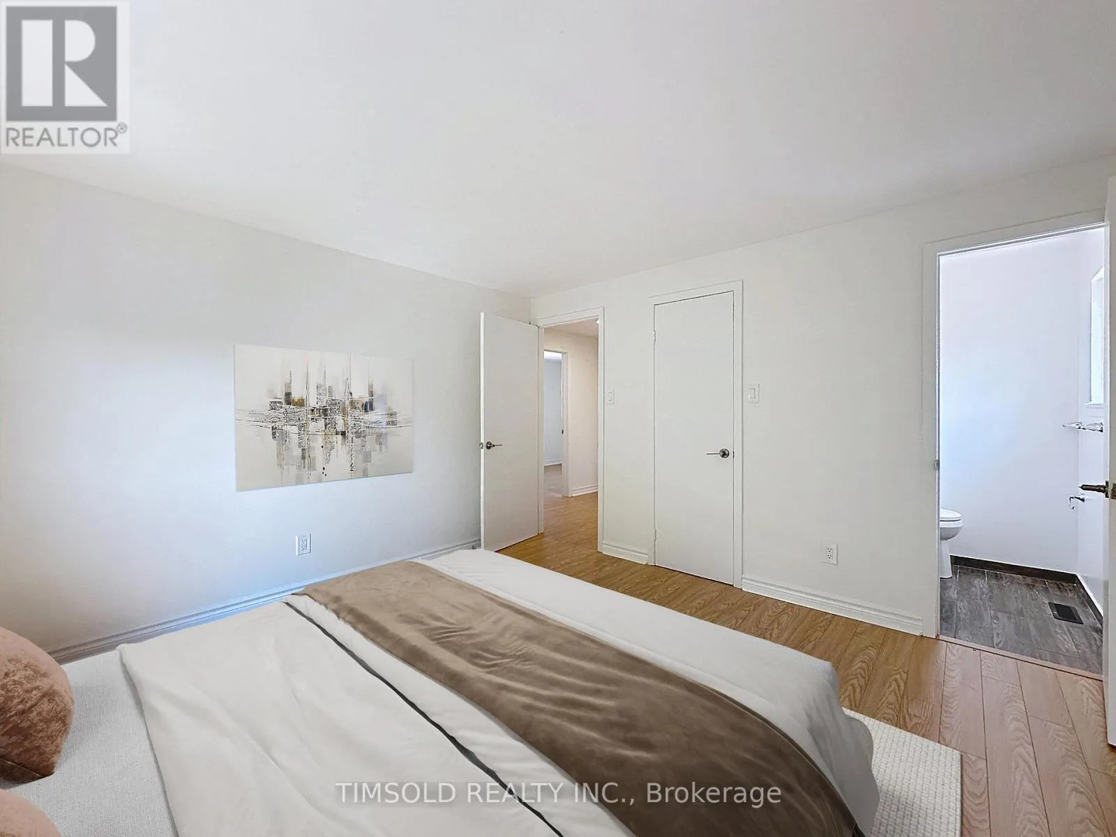 6 LOFTHOUSE SQUARE